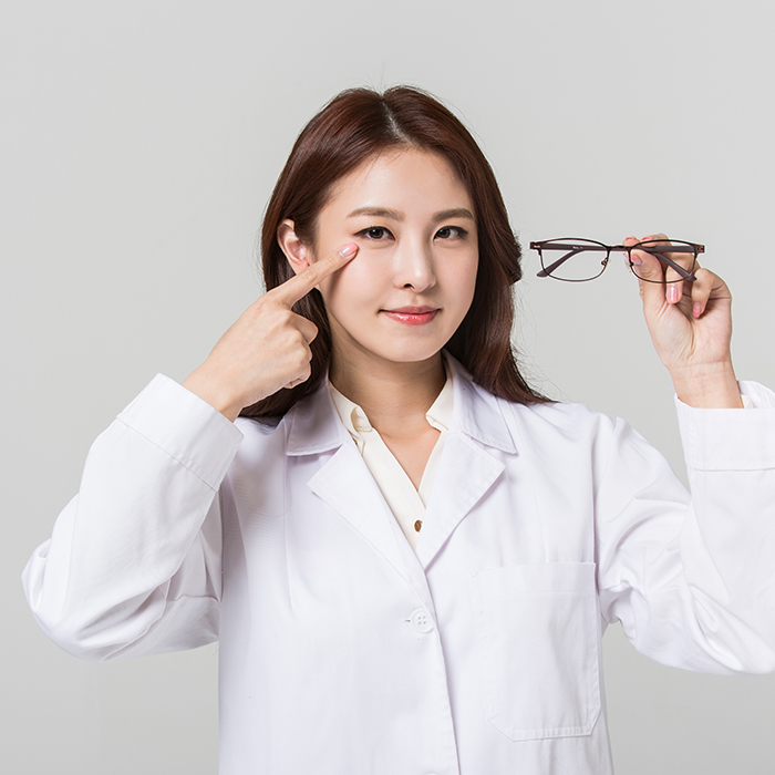 쌍꺼풀 수술과 시력교정술, 어느 수술을 먼저 해야할까 썸네일 이미지