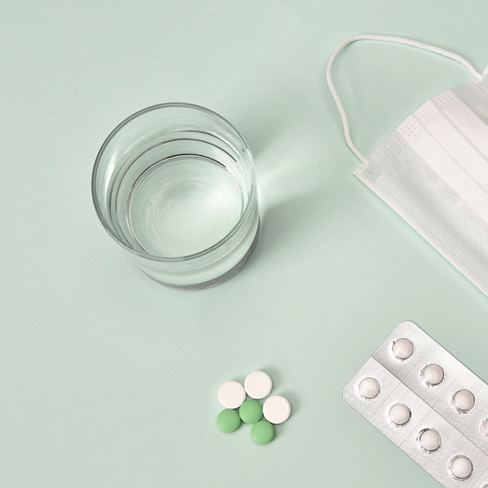 성형수술 할 때 복용중인 약을 중단해야 하나요?  썸네일 이미지