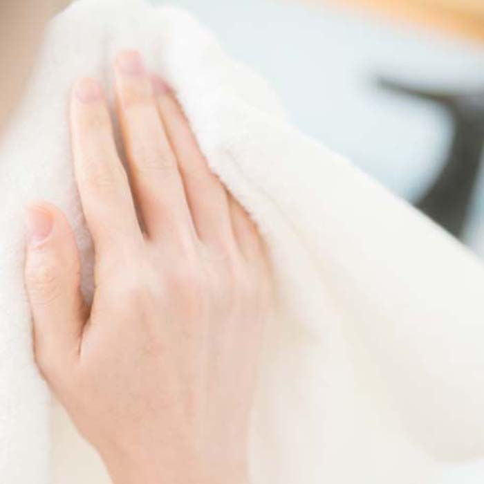 땀이 많이 나는 손과 겨드랑이, 다한증 보톡스로 대비하세요 썸네일 이미지